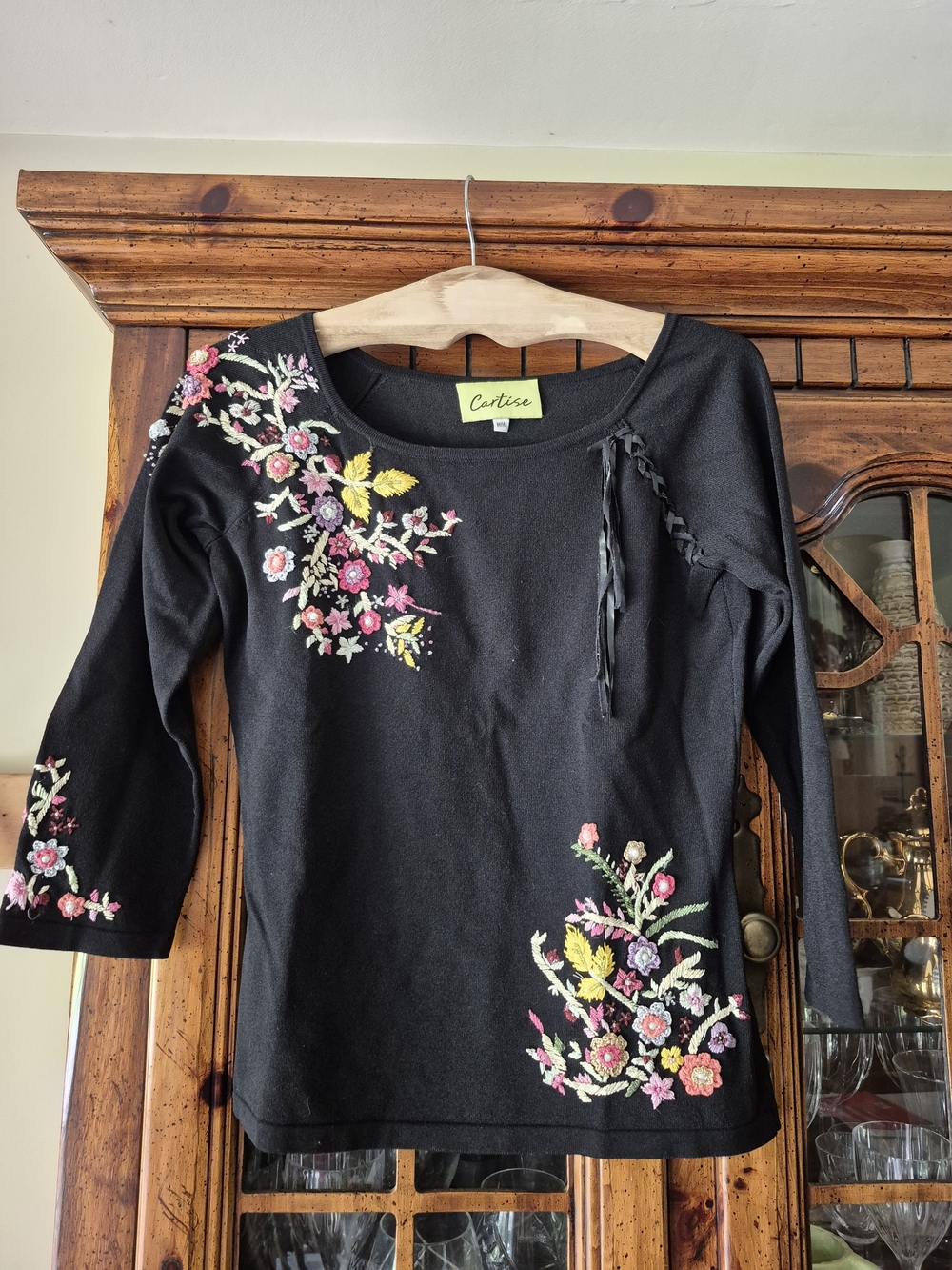 Cartise Black Floral Embroidered Scoop-Neck Sweater Size M